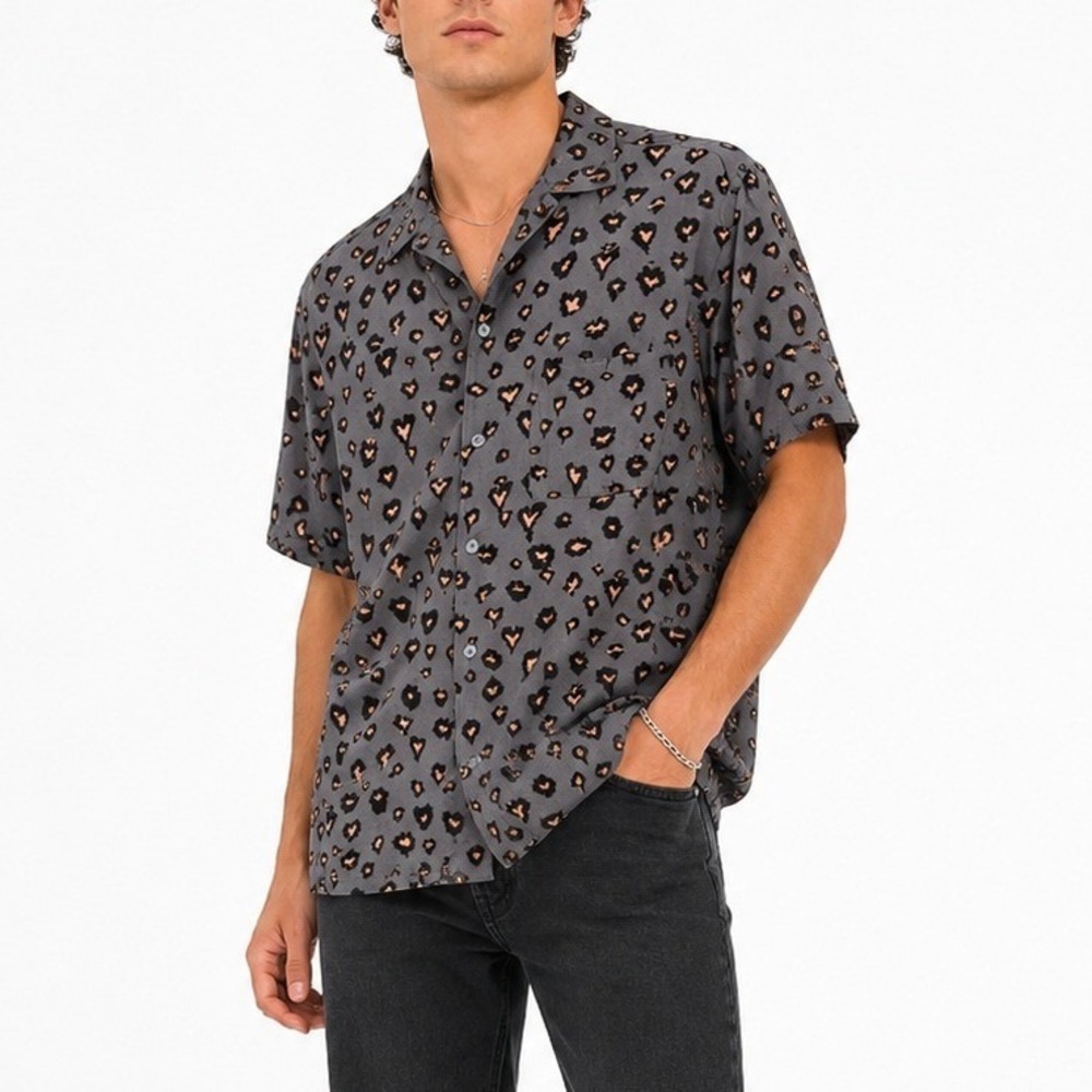AllSaints Mens Relaxed Fit Heart Leopard Print Short Sleeve Viscose Shirt Grey M